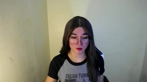 Snapshot of desirable_lorinexx chatting on 22, 2, 2025 LORINE online show from 22, 2, 2025