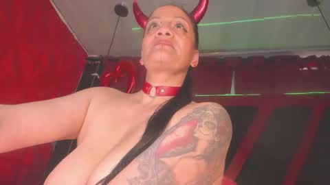 Snapshot of devil_taylorx chatting on 4, 11, 2025 devil_taylorx online show from 4, 11, 2025