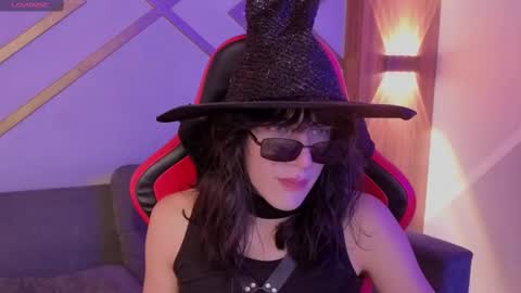 Snapshot of devils_cry_ chatting on 6, 10, 2025 Alex online show from 6, 10, 2025