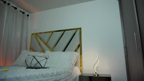 Devin Hunter online show from 1, 2, 2025