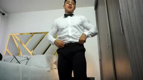 Devin Hunter online show from 4, 3, 2025