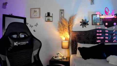 Snapshot of devlin_violet__ chatting on 16, 9, 2025 PaulaInsta  paulacastellanos 1Pvt open online show from 16, 9, 2025