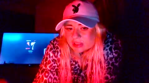 Snapshot of devonhot28 chatting on 19, 6, 2026 devonhot28 online show from 19, 6, 2026