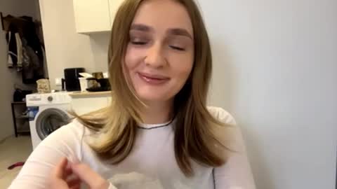 Snapshot of devoramarkuson chatting on 18, 11, 2025 Mira online show from 18, 11, 2025