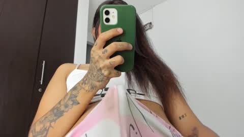 Snapshot of dewolk chatting on 9, 1, 2025 thumb up me please its important online show from 9, 1, 2025