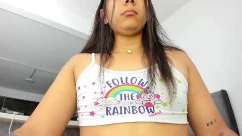 Snapshot of dewolk chatting on 25, 11, 2025 thumb up me please its important online show from 25, 11, 2025