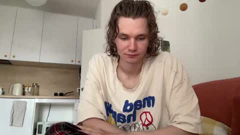 Snapshot of di_n_alex chatting on 5, 7, 2026 Di Alex online show from 5, 7, 2026