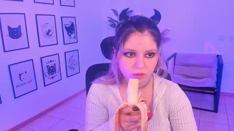 Snapshot of diaangell chatting on 1, 2, 2025 Dia online show from 1, 2, 2025