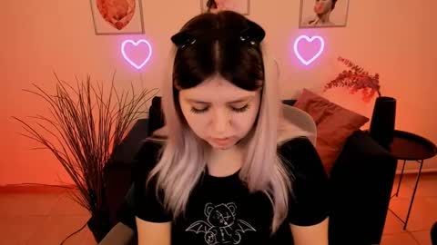 Snapshot of diaangell chatting on 2, 3, 2025 Dia online show from 2, 3, 2025