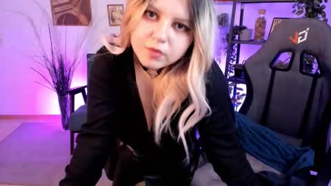 Snapshot of diaangell chatting on 11, 3, 2025 Dia online show from 11, 3, 2025