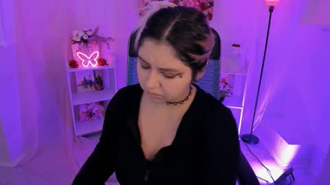 Snapshot of diaangell chatting on 8, 10, 2025 Dia online show from 8, 10, 2025