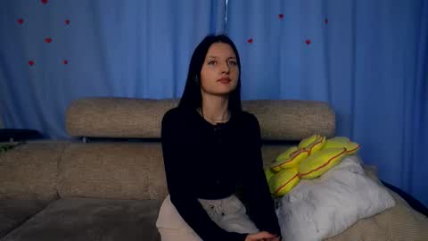 Snapshot of dierafauxa chatting on 6, 10, 2025 Elwyna online show from 6, 10, 2025