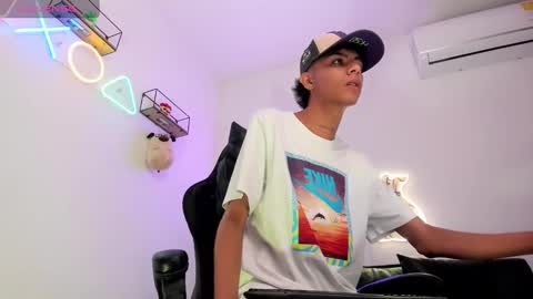 dikey_18 online show from 6, 12, 2024