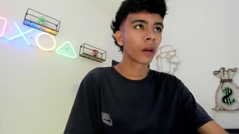 dikey_18 online show from 10, 2, 2025