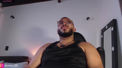 Snapshot of dilanjonnes chatting on 29, 4, 2026 DilanJonnes online show from 29, 4, 2026