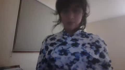 Snapshot of dimbobo2x chatting on 15, 9, 2025 Roxxie Cleopatra online show from 15, 9, 2025