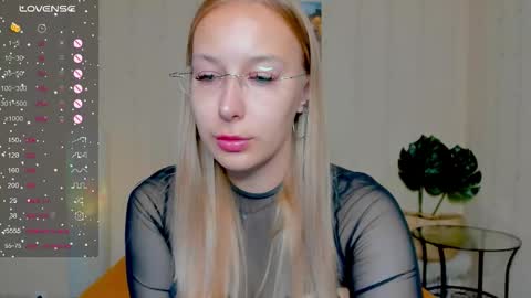 Snapshot of dina_sunshine chatting on 19, 9, 2025 Dina online show from 19, 9, 2025