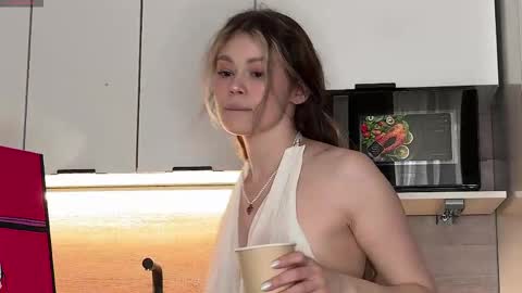 Snapshot of dipamellyy chatting on 28, 4, 2026 Diana online show from 28, 4, 2026