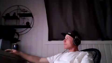 Snapshot of dirkdigglerofficial chatting on 13, 6, 2026 dirkdigglerofficial online show from 13, 6, 2026