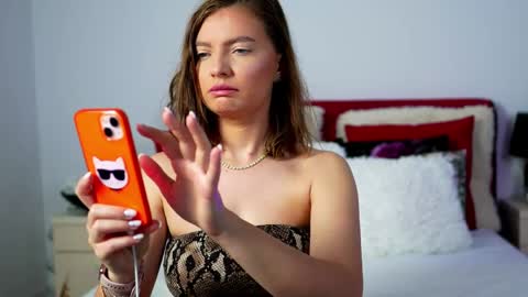 Snapshot of dirtystudentgirl chatting on 27, 5, 2026 Chloe online show from 27, 5, 2026