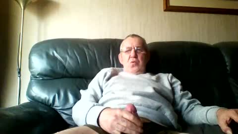 Snapshot of discovery63 chatting on 4, 1, 2025 discovery63 online show from 4, 1, 2025