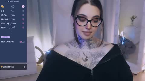 dixipixi_ online show from 9, 4, 2026