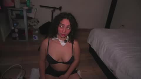 Snapshot of doll4you_ chatting on 16, 9, 2025 Alice y Ros online show from 16, 9, 2025