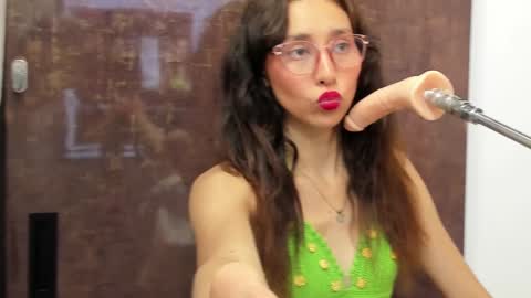 Snapshot of doll_bella_ chatting on 1, 2, 2025 Bella  online show from 1, 2, 2025