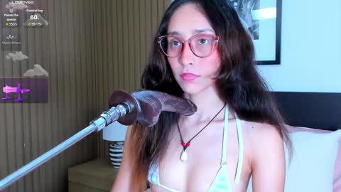 Snapshot of doll_bella_ chatting on 18, 9, 2025 Bella  online show from 18, 9, 2025