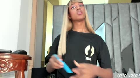 ISA DOLL online show from 3, 1, 2025