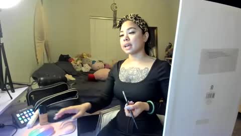 DOLLLFACE online show from 9, 3, 2025