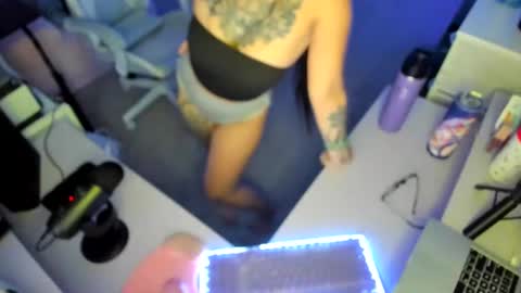 DOLLLFACE online show from 20, 9, 2025