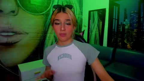 Dolly pocket online show from 17, 3, 2026