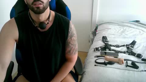 Snapshot of dominatedtitan chatting on 26, 10, 2025 DominatedTitan online show from 26, 10, 2025