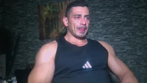 Snapshot of dominatemuscle chatting on 25, 11, 2025 Kevin online show from 25, 11, 2025