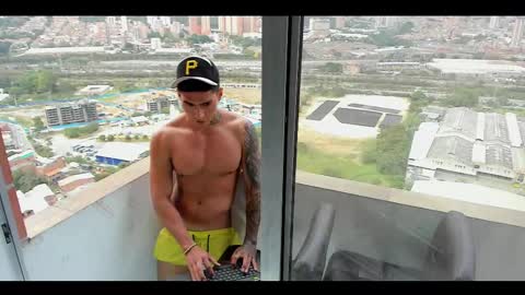 Snapshot of dominiofit chatting on 15, 2, 2025 Only fans Ronnie col---InstaRonniecolleman online show from 15, 2, 2025