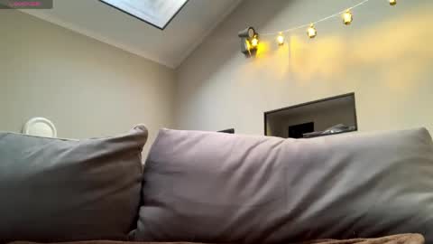 Snapshot of domitilabarrus chatting on 17, 5, 2026 Kira online show from 17, 5, 2026