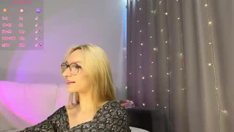 Snapshot of dontouchmyass chatting on 16, 11, 2025 Ely online show from 16, 11, 2025