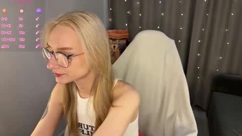 Snapshot of dontouchmyass chatting on 16, 12, 2025 Ely online show from 16, 12, 2025