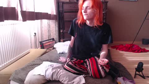 Snapshot of dosbox98 chatting on 22, 1, 2025 stupid ass online show from 22, 1, 2025