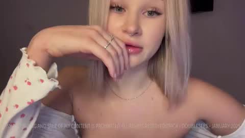 MOLLYYYY dont forget to give me a thumb up online show from 19, 1, 2025