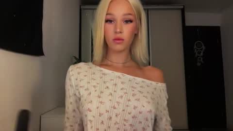 MOLLYYYY dont forget to give me a thumb up online show from 14, 6, 2026