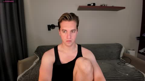 Snapshot of dr_your_dream chatting on 27, 10, 2025 Mervin online show from 27, 10, 2025