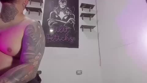 drake whitee Independent Model online show from 15, 9, 2025