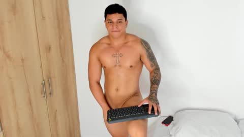 Snapshot of drakesmith02 chatting on 17, 12, 2025 Drake Smith online show from 17, 12, 2025