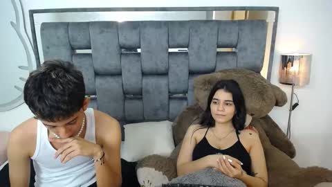 Snapshot of dravith_and_valery chatting on 23, 1, 2025 -- nicolle and jhon -- online show from 23, 1, 2025