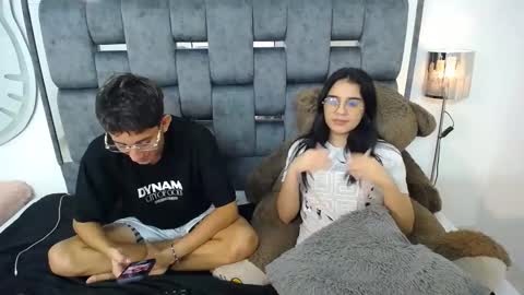 Snapshot of dravith_and_valery chatting on 24, 1, 2025 -- nicolle and jhon -- online show from 24, 1, 2025