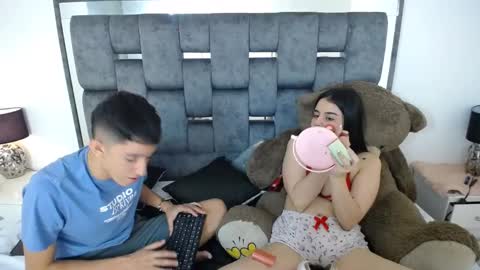 Snapshot of dravith_and_valery chatting on 25, 2, 2025 -- nicolle and jhon -- online show from 25, 2, 2025