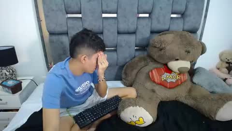 Snapshot of dravith_and_valery chatting on 2, 3, 2025 -- nicolle and jhon -- online show from 2, 3, 2025