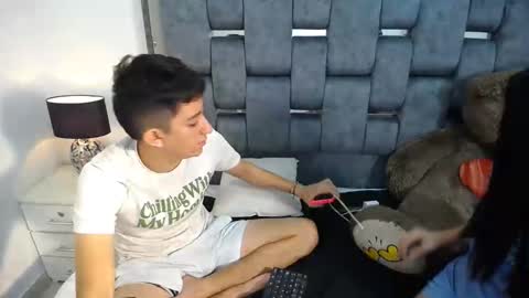 Snapshot of dravith_and_valery chatting on 5, 3, 2025 -- nicolle and jhon -- online show from 5, 3, 2025